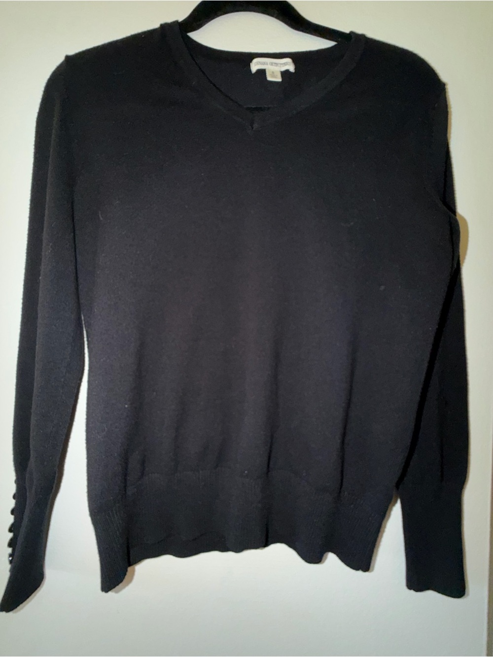 Zenana Outfitters Women’s Black V-Neck Sweater - Small
